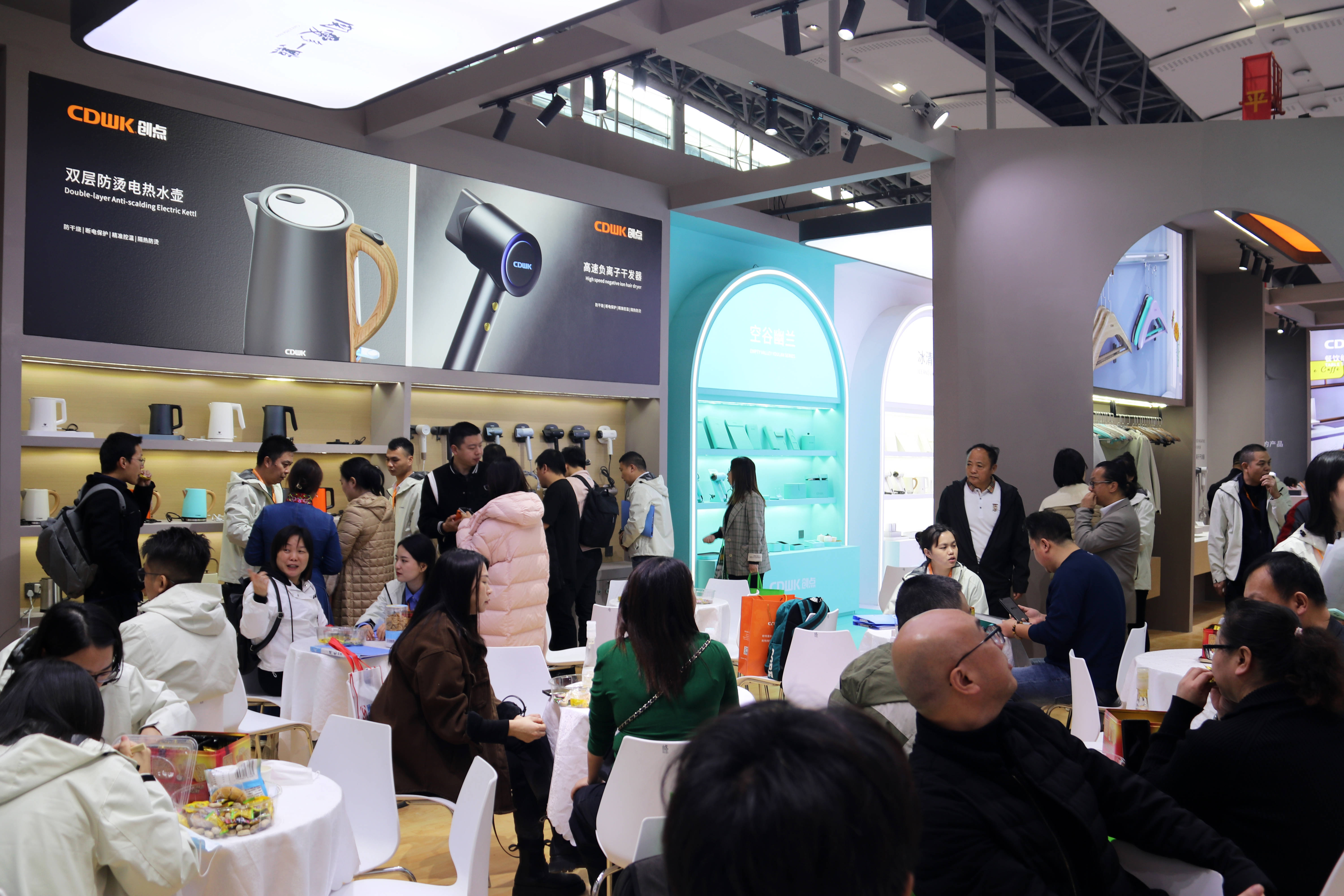 览会展台设计攻略：搭建高端餐饮体验式展厅